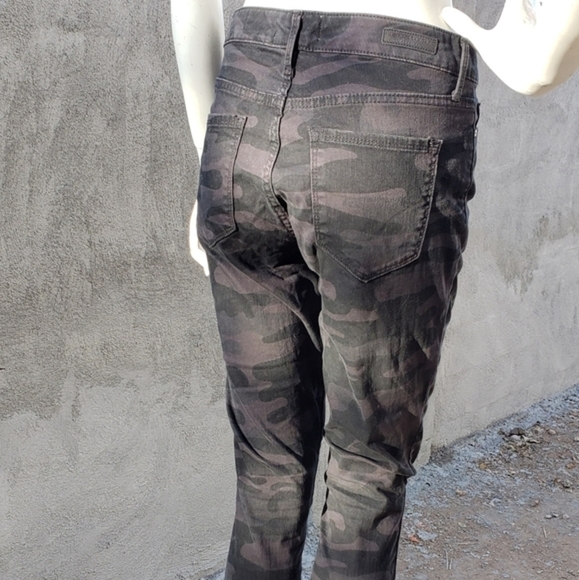 Social Standard‎ Camo High Rise Skinny Jeans - Picture 2 of 6